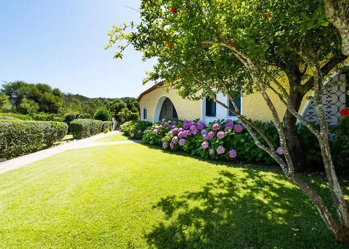 Oasi Per Famiglie Con Piscina E Giardino - *