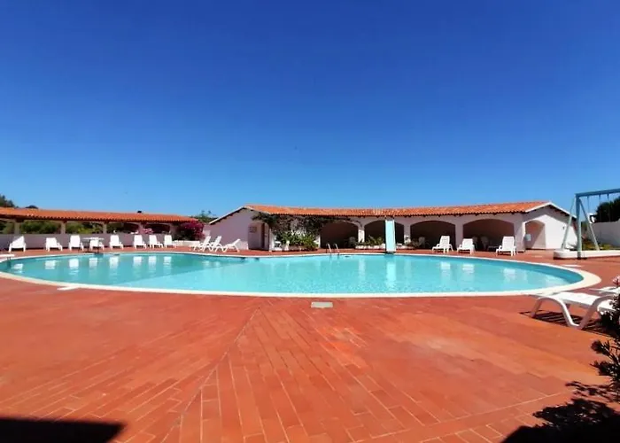 Oasi Per Famiglie Con Piscina E Giardino - *